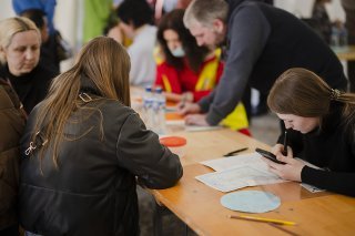 Des réfugiés ukrainiens s'enregistrent au centre fédéral d'asile de Zurich. (archives)